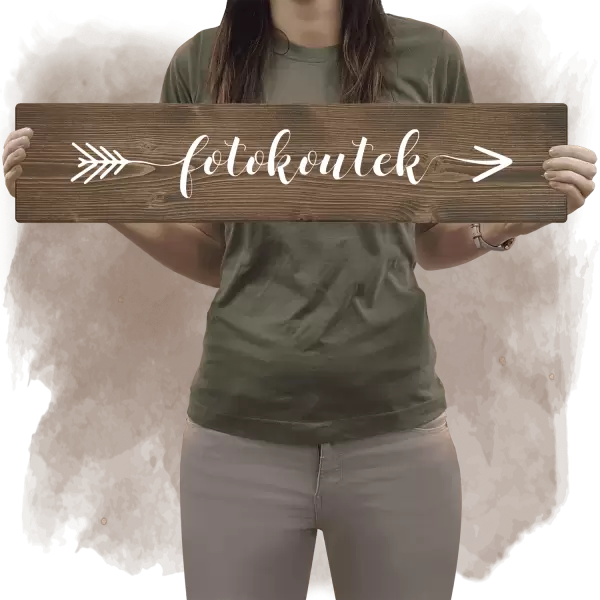 Dřevěná směrovka FOTOKOUTEK vpravo