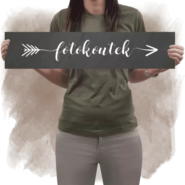 Kamenná směrovka FOTOKOUTEK vpravo