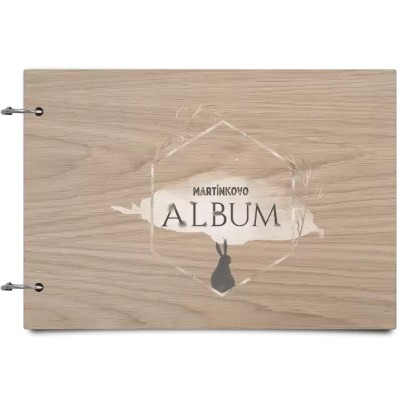Dřevěné album se sponami Zajíc ve zlatém šestiúhelníku se jménem