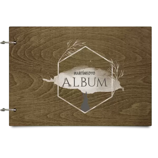 Dřevěné album se sponami Zajíc ve zlatém šestiúhelníku se jménem