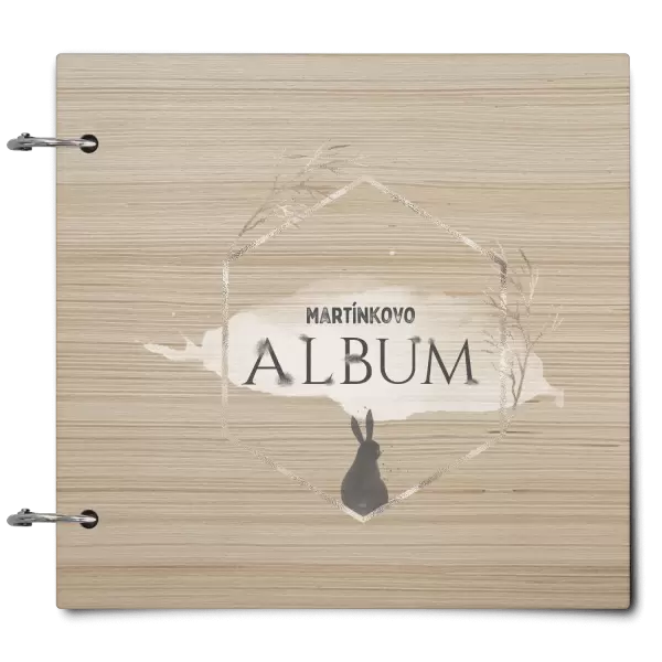 Dřevěné album se sponami Zajíc ve zlatém šestiúhelníku se jménem