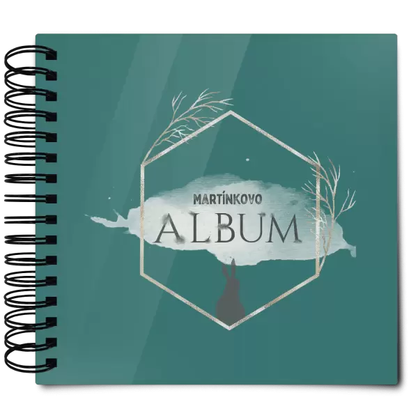 Plexi album s kroužkovou vazbou Zajíc ve zlatém šestiúhelníku se jménem