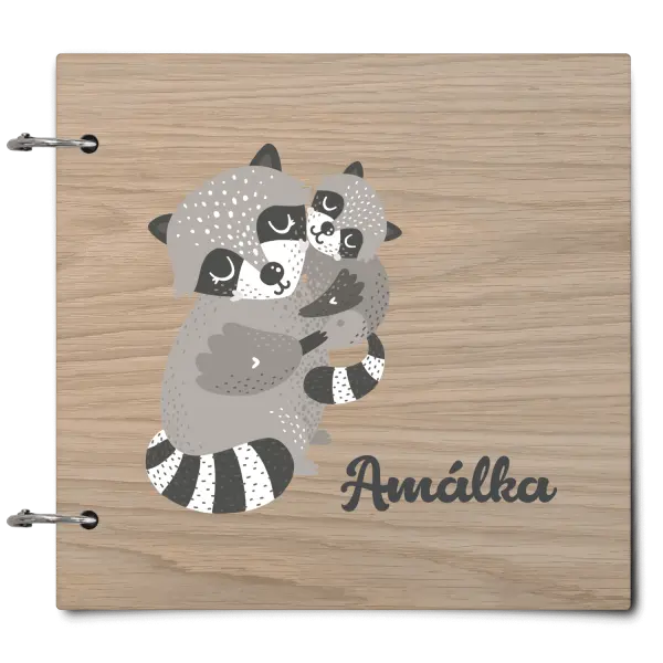 Dřevěné album se sponami První krůčky se jménem - mývalové