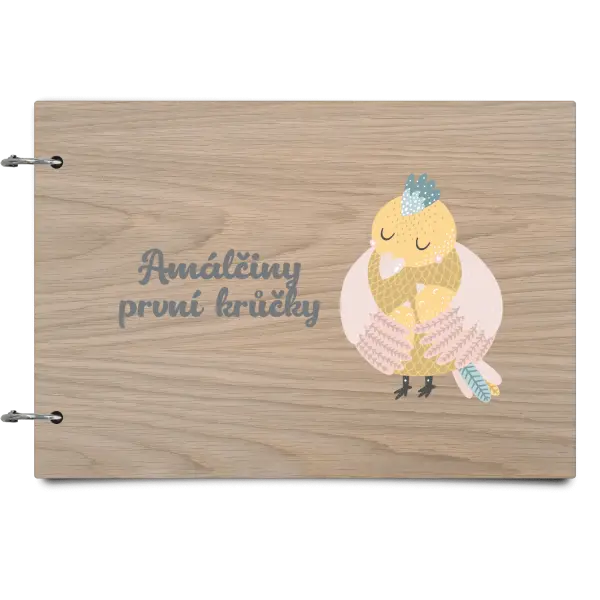 Dřevěné album se sponami První krůčky se jménem - kuřátka