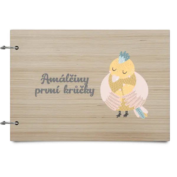 Dřevěné album se sponami První krůčky se jménem - kuřátka