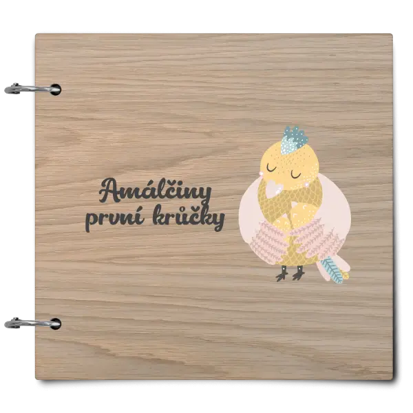 Dřevěné album se sponami První krůčky se jménem - kuřátka