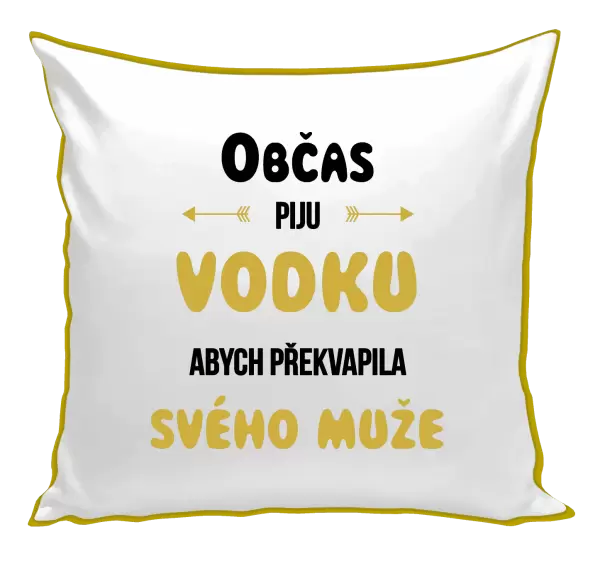 Polštář Občas piju vodku, abych překvapila svého muže