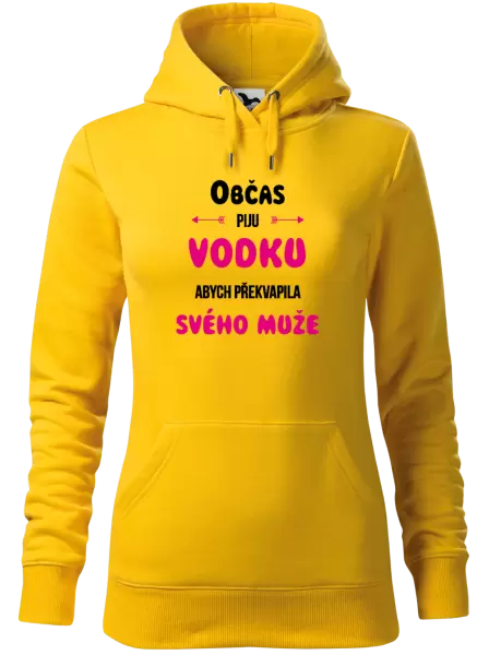 Dámská mikina Občas piju vodku, abych překvapila svého muže