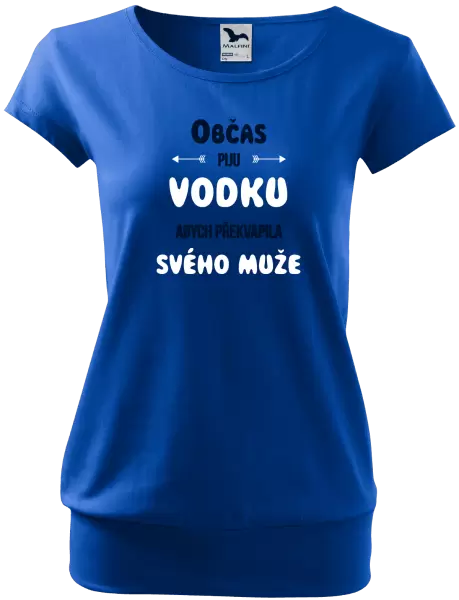 Dámské tričko Občas piju vodku, abych překvapila svého muže