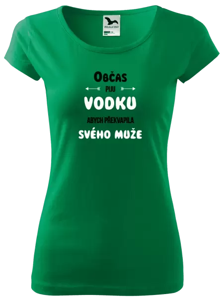 Dámské tričko Občas piju vodku, abych překvapila svého muže