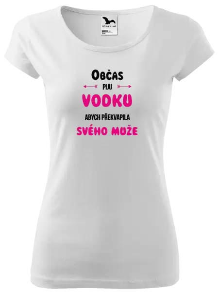 Dámské tričko Občas piju vodku, abych překvapila svého muže