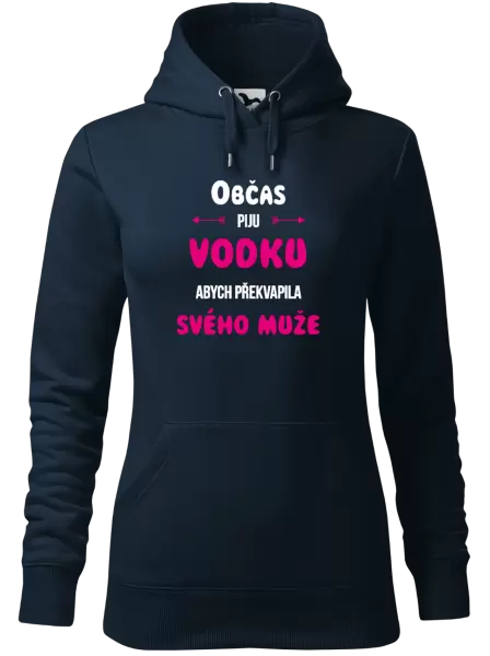 Dámská mikina Občas piju vodku, abych překvapila svého muže