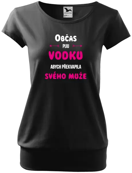Dámské tričko Občas piju vodku, abych překvapila svého muže