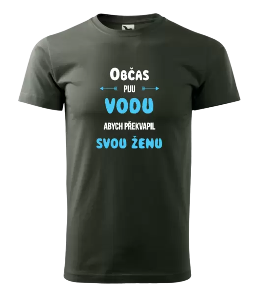 Pánské tričko Občas piju vodu, abych překvapil svou ženu
