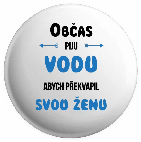 Placka Občas piju vodu, abych překvapil svou ženu