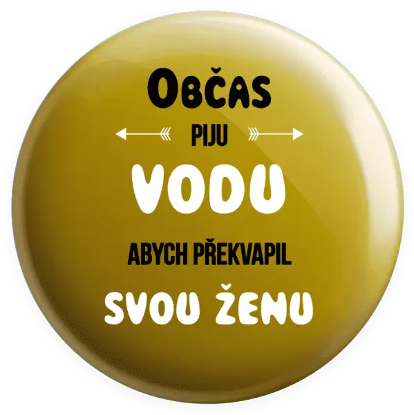 Placka Občas piju vodu, abych překvapil svou ženu