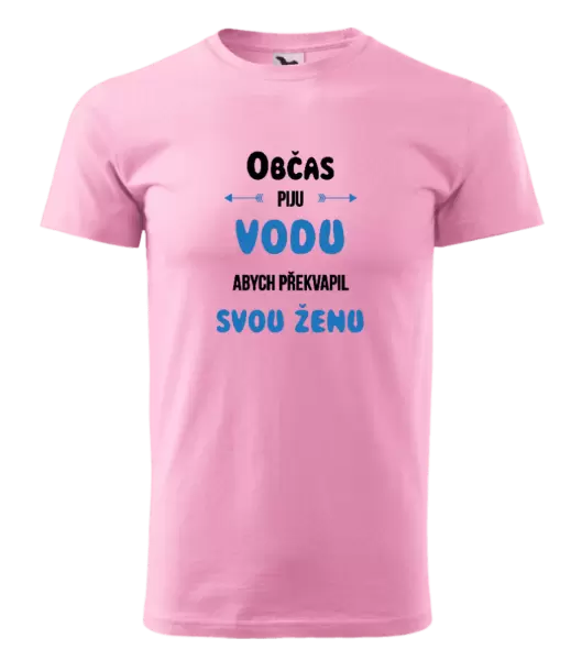 Pánské tričko Občas piju vodu, abych překvapil svou ženu