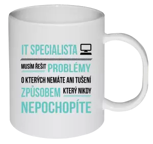 Plastový hrnek Musím řešit problémy - IT specialista