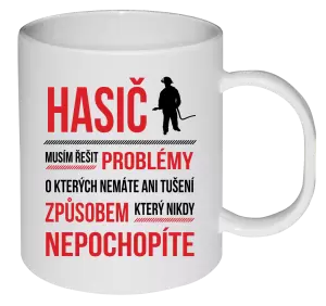 Plastový hrnek Musím řešit problémy - hasič