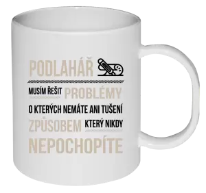 Plastový hrnek Musím řešit problémy - podlahář