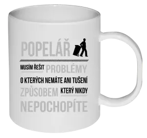 Plastový hrnek Musím řešit problémy - popelář