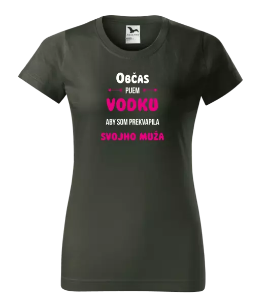 Dámske tričko Občas pijem vodku, aby som prekvapila svojho muža