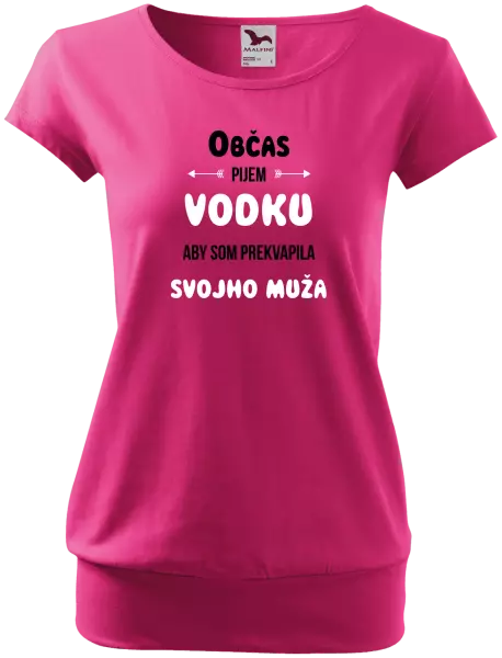 Dámske tričko Občas pijem vodku, aby som prekvapila svojho muža