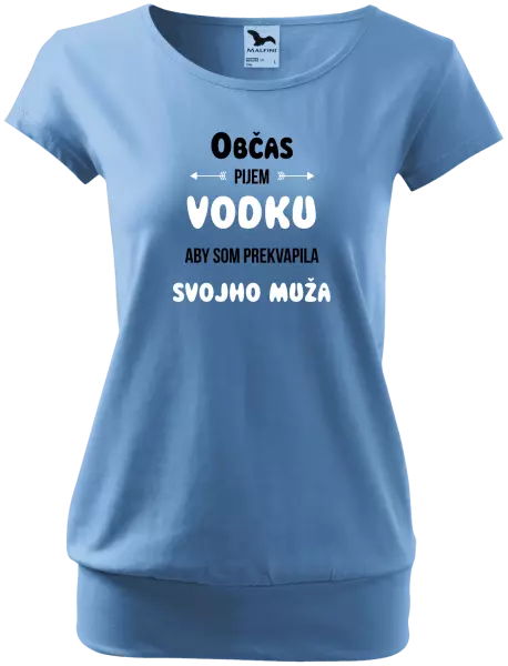 Dámske tričko Občas pijem vodku, aby som prekvapila svojho muža