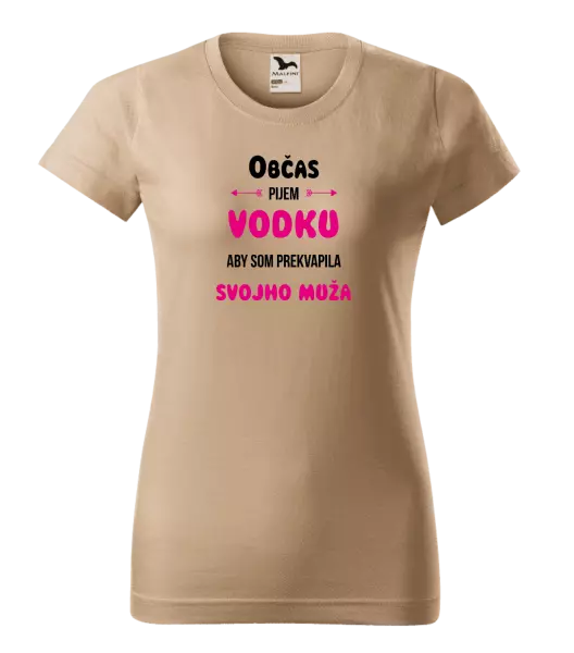 Dámske tričko Občas pijem vodku, aby som prekvapila svojho muža