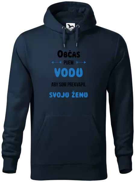 Pánska mikina Občas pijem vodu, aby som prekvapil svoju ženu