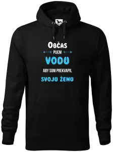 Pánska mikina Občas pijem vodu, aby som prekvapil svoju ženu