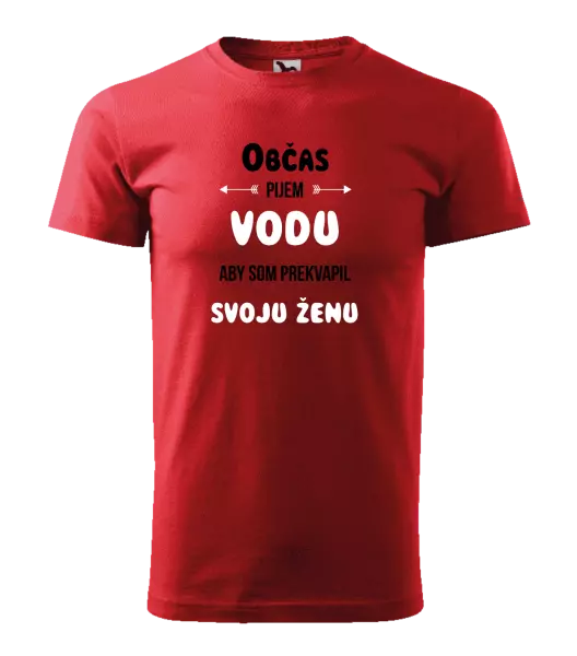 Pánske tričko Občas pijem vodu, aby som prekvapil svoju ženu