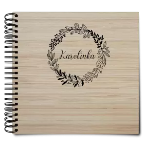 Drevený album s krúžkovou väzbou Venček s menom