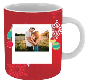 Vianočný hrnček Snehové vločky na červenom pozadí