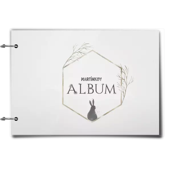 Plexi album sa sponami Zajac v zlatom šesťuholníku s menom