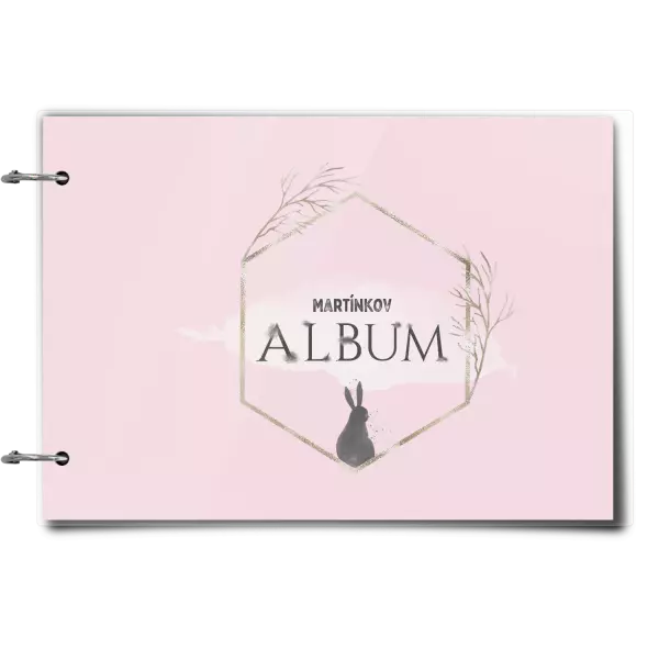 Plexi album sa sponami Zajac v zlatom šesťuholníku s menom