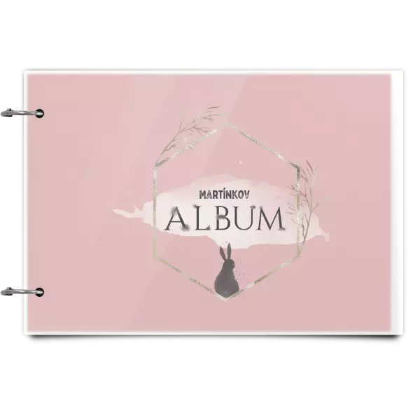 Plexi album sa sponami Zajac v zlatom šesťuholníku s menom