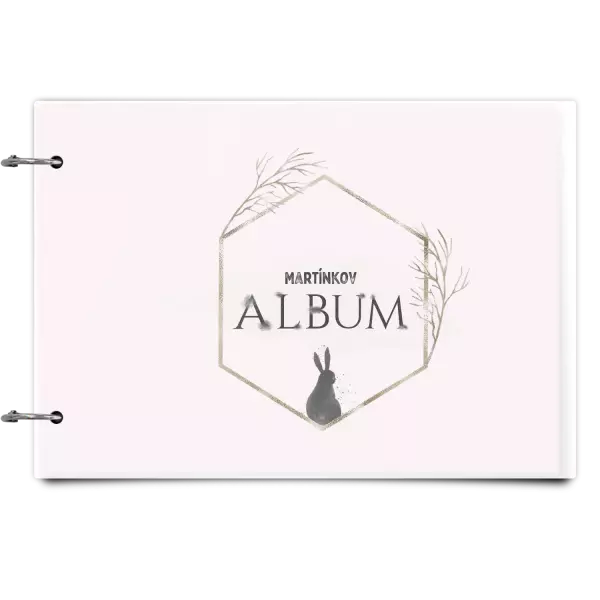 Plexi album sa sponami Zajac v zlatom šesťuholníku s menom