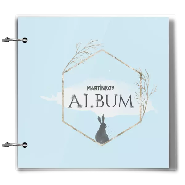 Plexi album sa sponami Zajac v zlatom šesťuholníku s menom