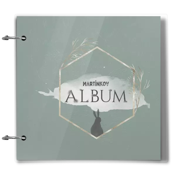 Plexi album sa sponami Zajac v zlatom šesťuholníku s menom