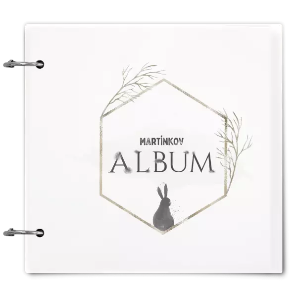 Plexi album sa sponami Zajac v zlatom šesťuholníku s menom