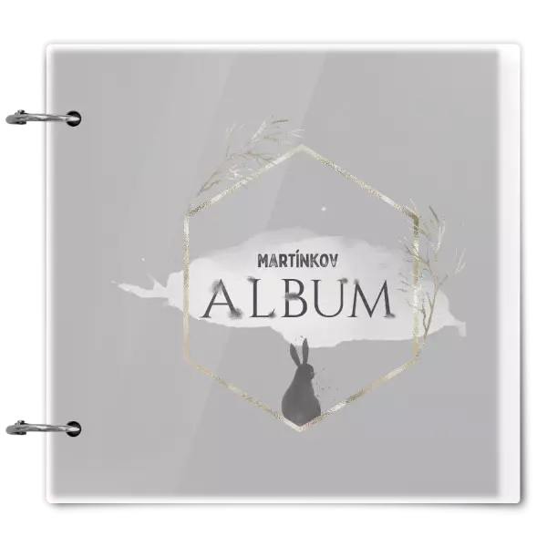 Plexi album sa sponami Zajac v zlatom šesťuholníku s menom