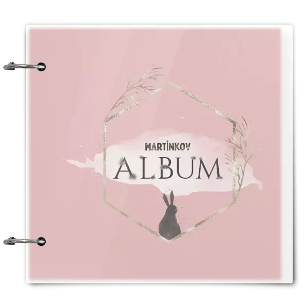 Plexi album sa sponami Zajac v zlatom šesťuholníku s menom