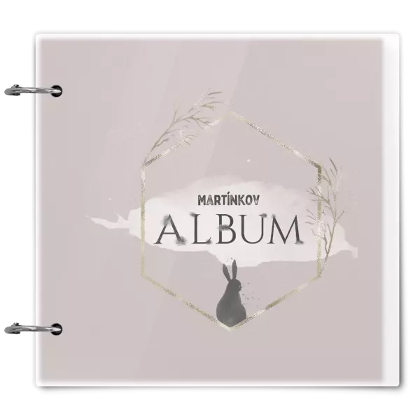 Plexi album sa sponami Zajac v zlatom šesťuholníku s menom