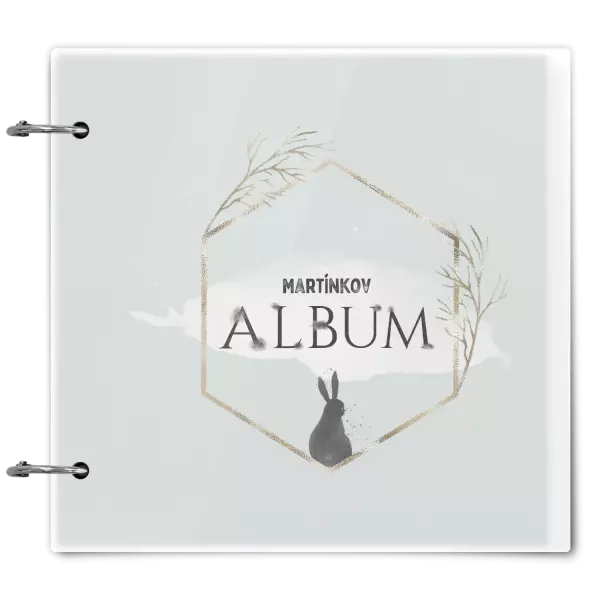 Plexi album sa sponami Zajac v zlatom šesťuholníku s menom