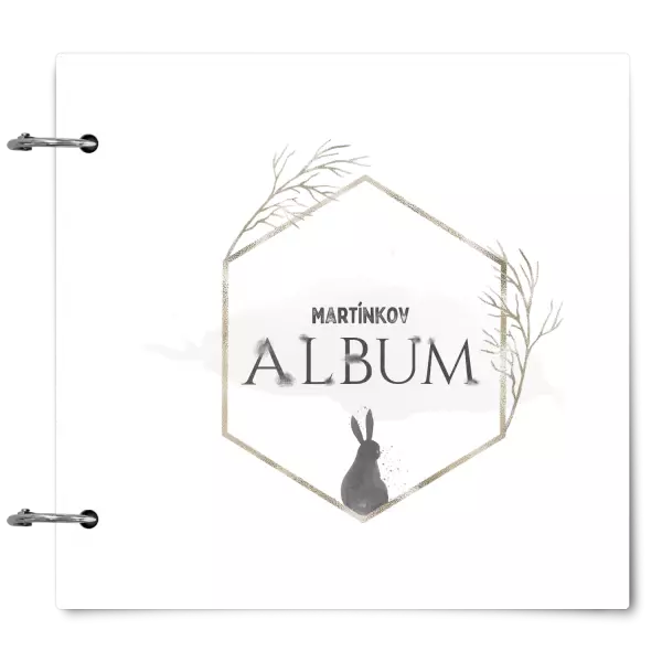 Plexi album sa sponami Zajac v zlatom šesťuholníku s menom