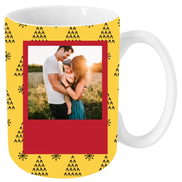 Vianočný hrnček Žlté pozadie so stromčekmi