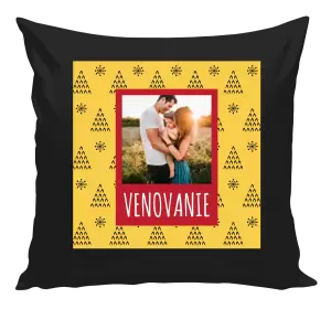 Vianočný vankúš Žlté pozadie so stromčekmi