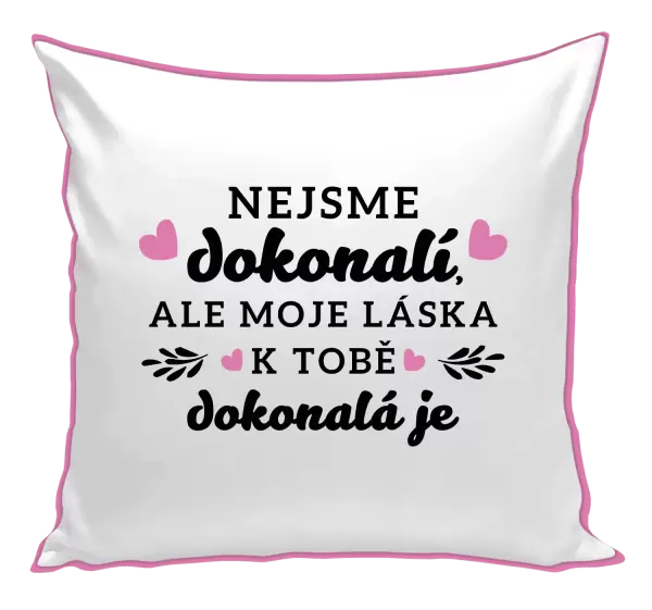 Polštář Nejsme dokonalí, ale moje láska k tobě dokonalá je