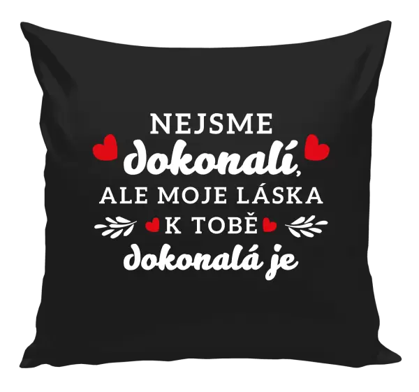 Polštář Nejsme dokonalí, ale moje láska k tobě dokonalá je